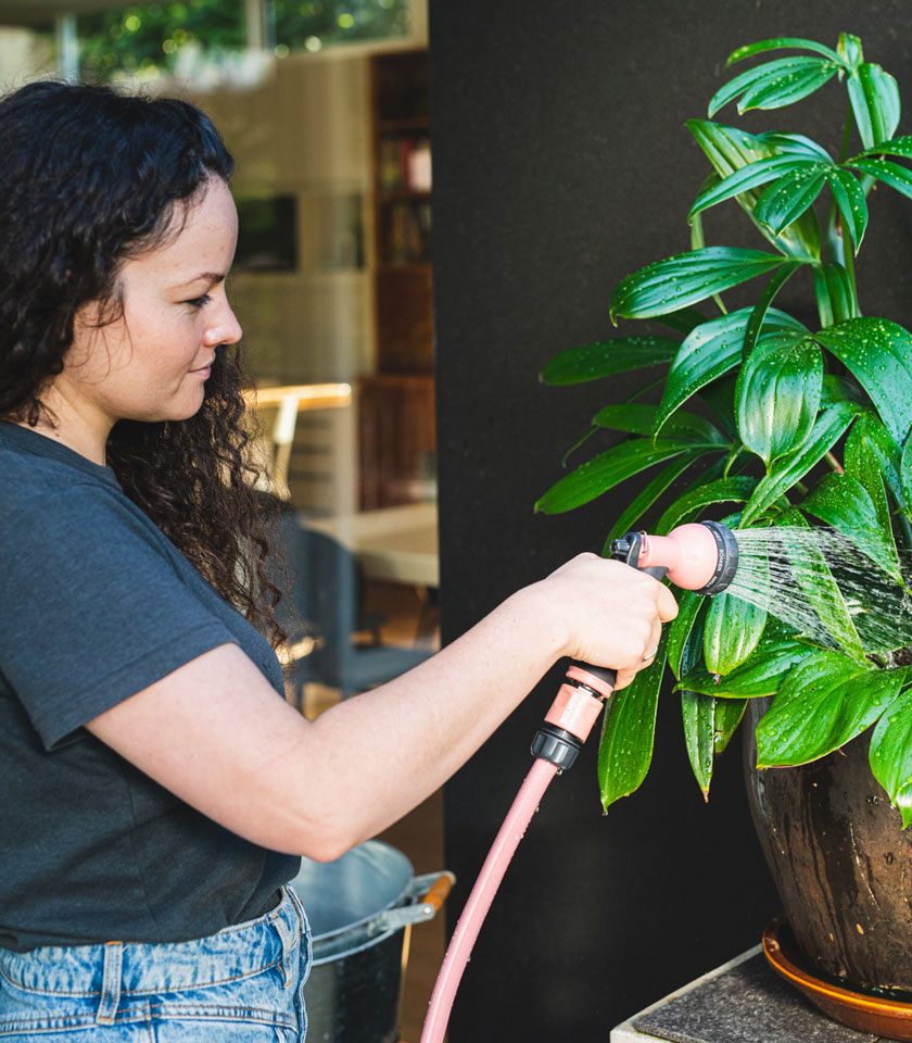 Holman Garden Hose & Nozzle Set 12mmx 15m- Papaya